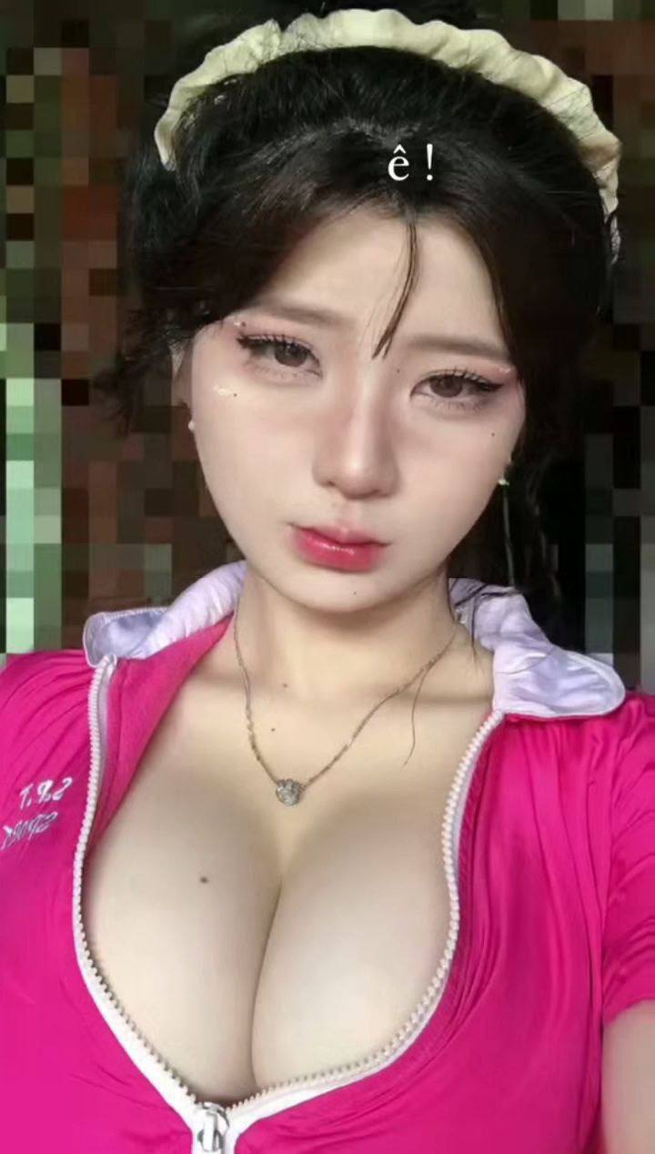 Vú to lồn đẹp cũng chỉ để cho đại gia cu dài địt