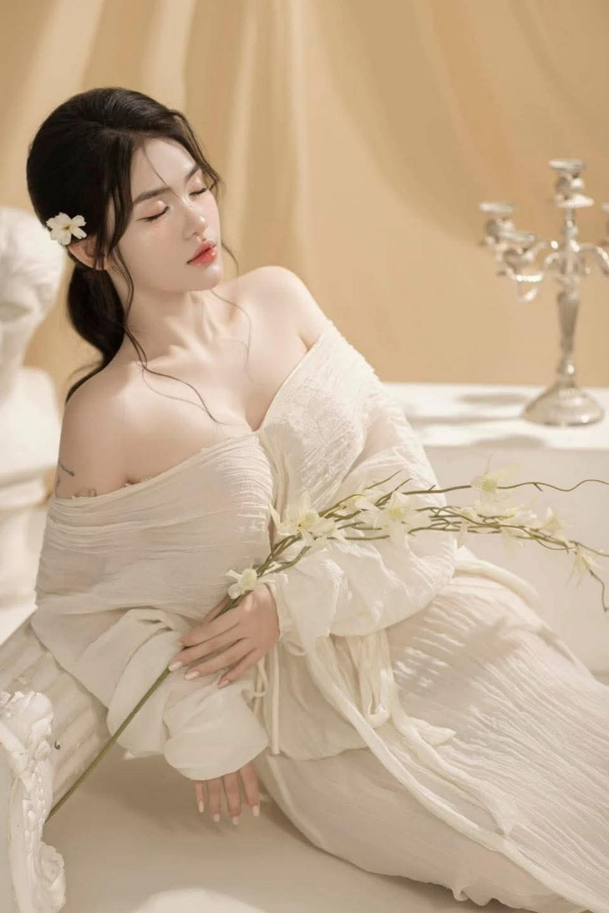 Vợ của con trai đang thù dâm thì bị bố người chồng phát hiện